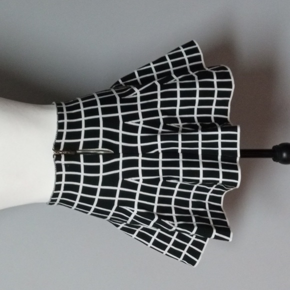 Roommates B&W Plaid Mini Skater Skirt Size Large Perfect for a Party or a night - Picture 13 of 14
